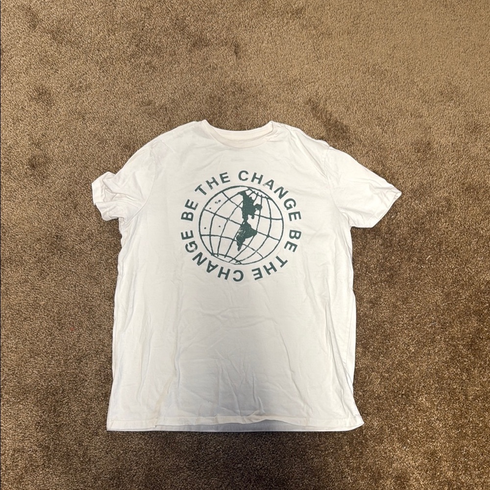 Goodfellow & Co White Short Sleeve Tee with Graphic Design